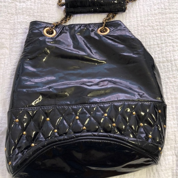 Vintage Design by Halmar leather bag with snap close and chain strap. - Picture 1 of 9